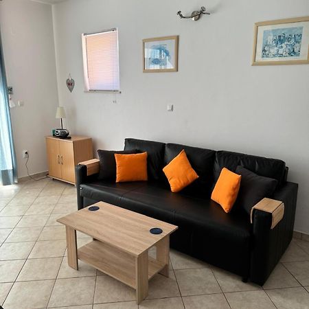 Lovely Split Level Apartment With Sea View, Pool, Free Parking And Wifi ツァヴタット エクステリア 写真