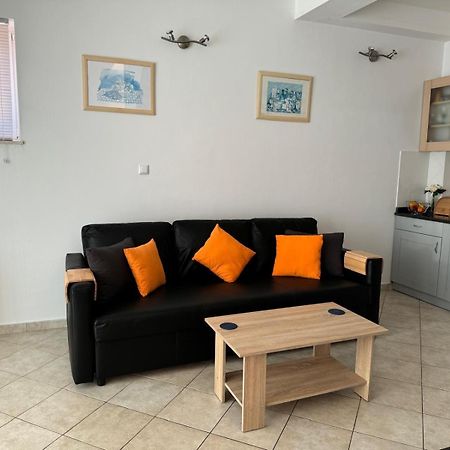 Lovely Split Level Apartment With Sea View, Pool, Free Parking And Wifi ツァヴタット エクステリア 写真