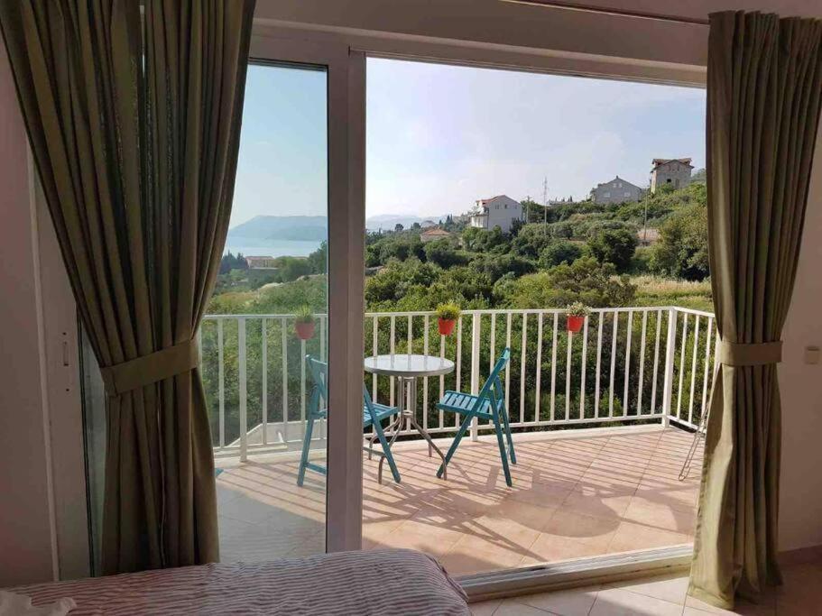 Lovely Split Level Apartment With Sea View, Pool, Free Parking And Wifi ツァヴタット エクステリア 写真