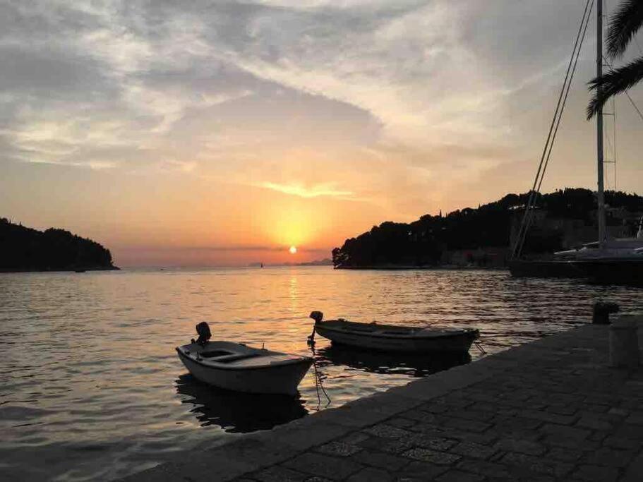 Lovely Split Level Apartment With Sea View, Pool, Free Parking And Wifi ツァヴタット エクステリア 写真